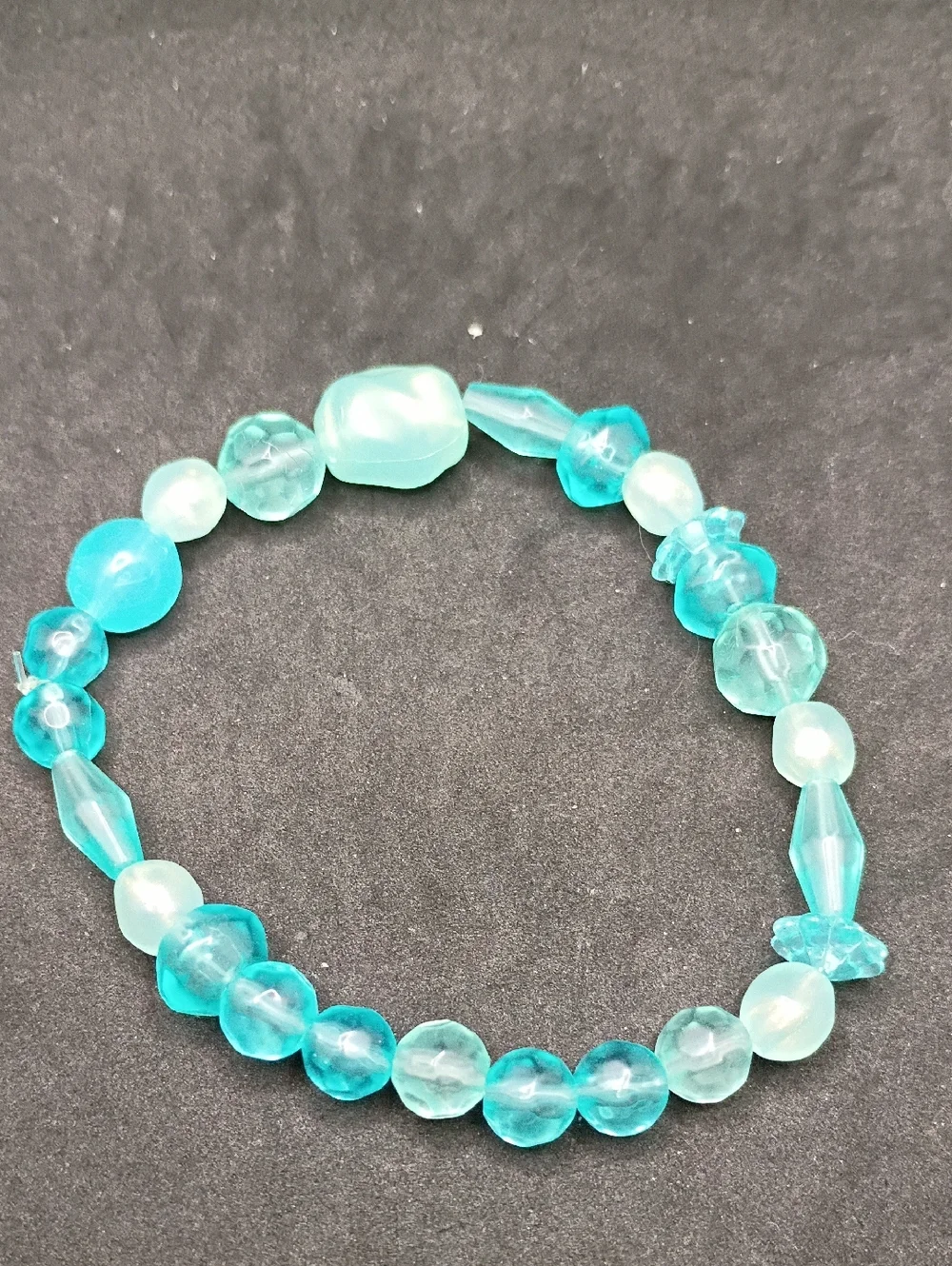 Kids Teal Beaded Stretch Bracelet - Brand Unbranded - Picture 1 of 3
